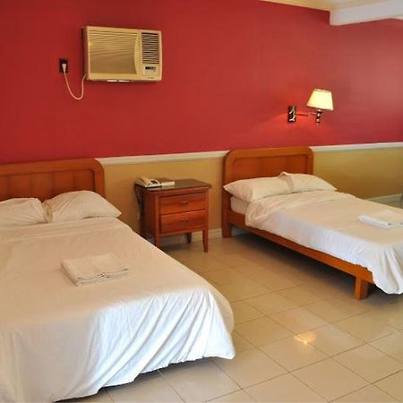 Club Manila East Taytay Apartamento Exterior foto