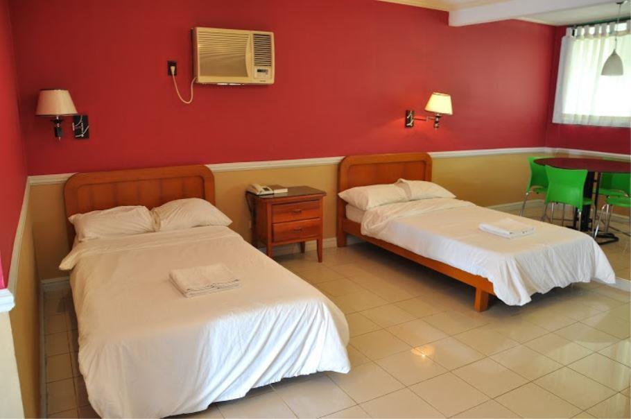 Club Manila East Taytay Apartamento Exterior foto