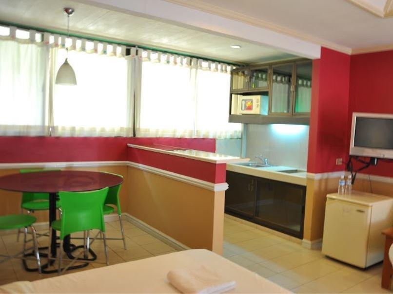Club Manila East Taytay Apartamento Exterior foto